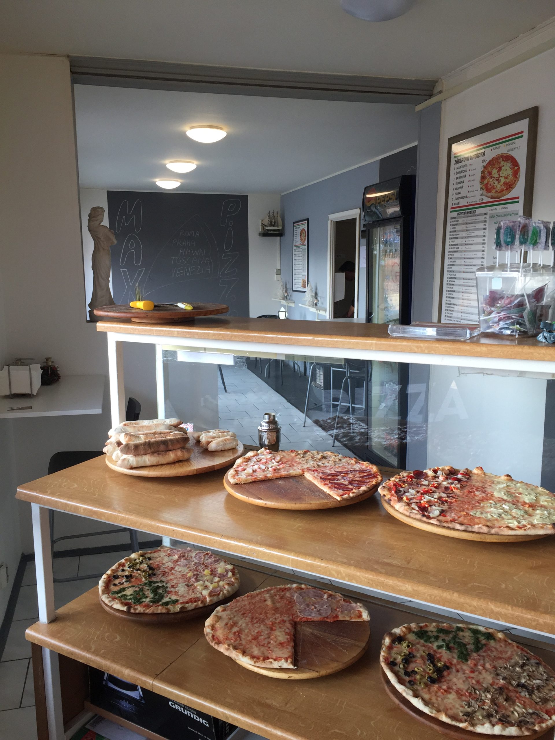 MAXIPIZZA Pizza ve stánku u Tržnice 1/4, Kladno Kročehlavy